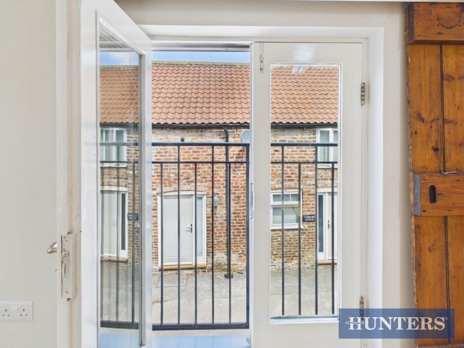 Harness Cottage, Cross Key Mews, Beverley, East Yorkshire, HU17 8GR