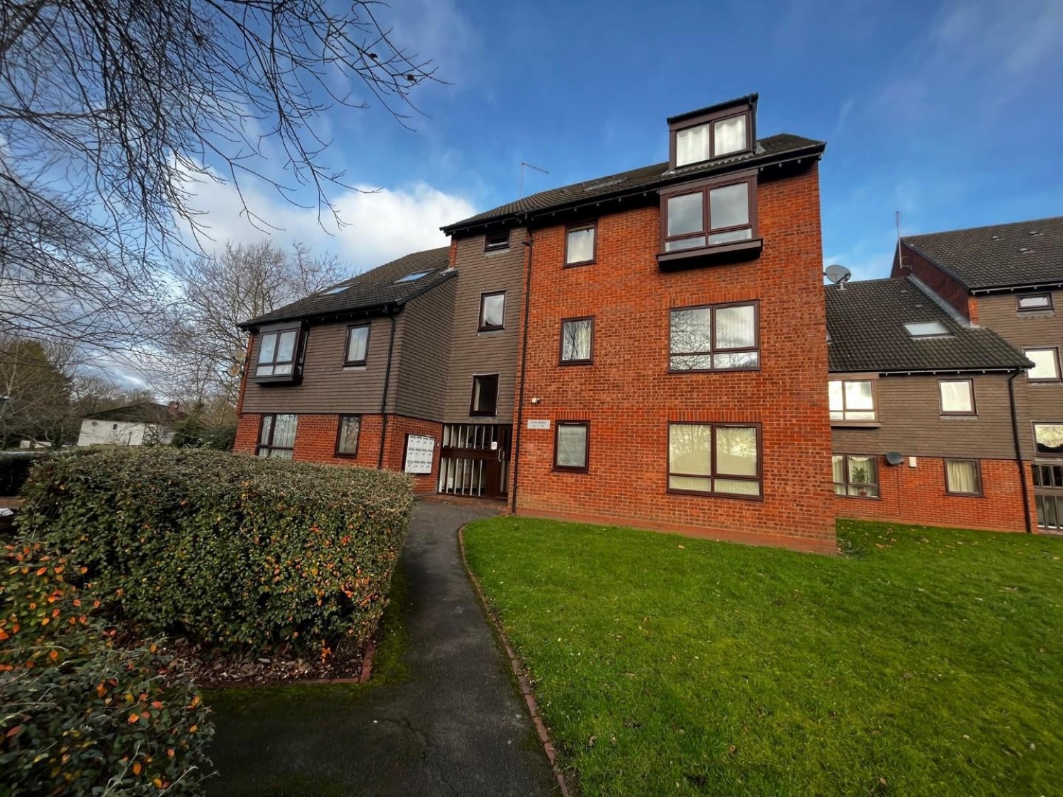 2 bedroom Flat to let in Griffin Gardens, Harborne, Birmingham