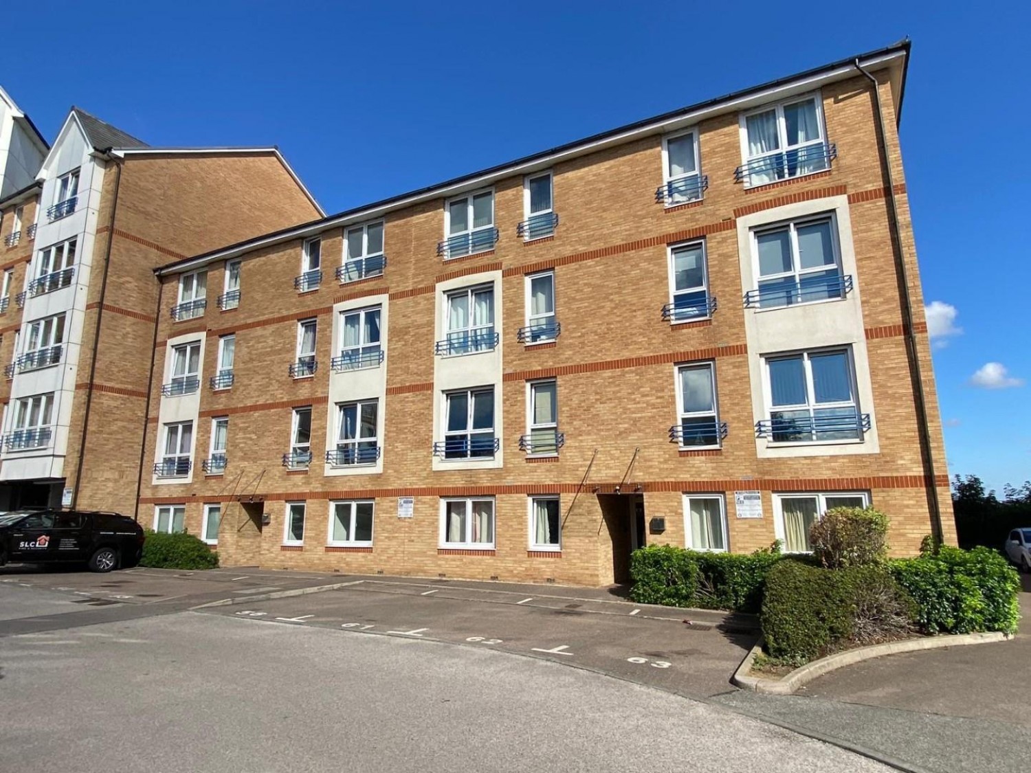 2 bedroom Flat to let in Fairfield Square, Gravesend, DA11