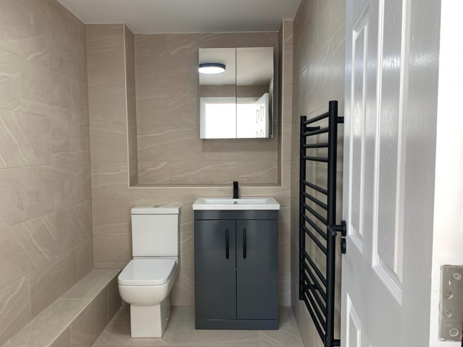 2 bedroom Flat to let in Fairfield Square, Gravesend, DA11
