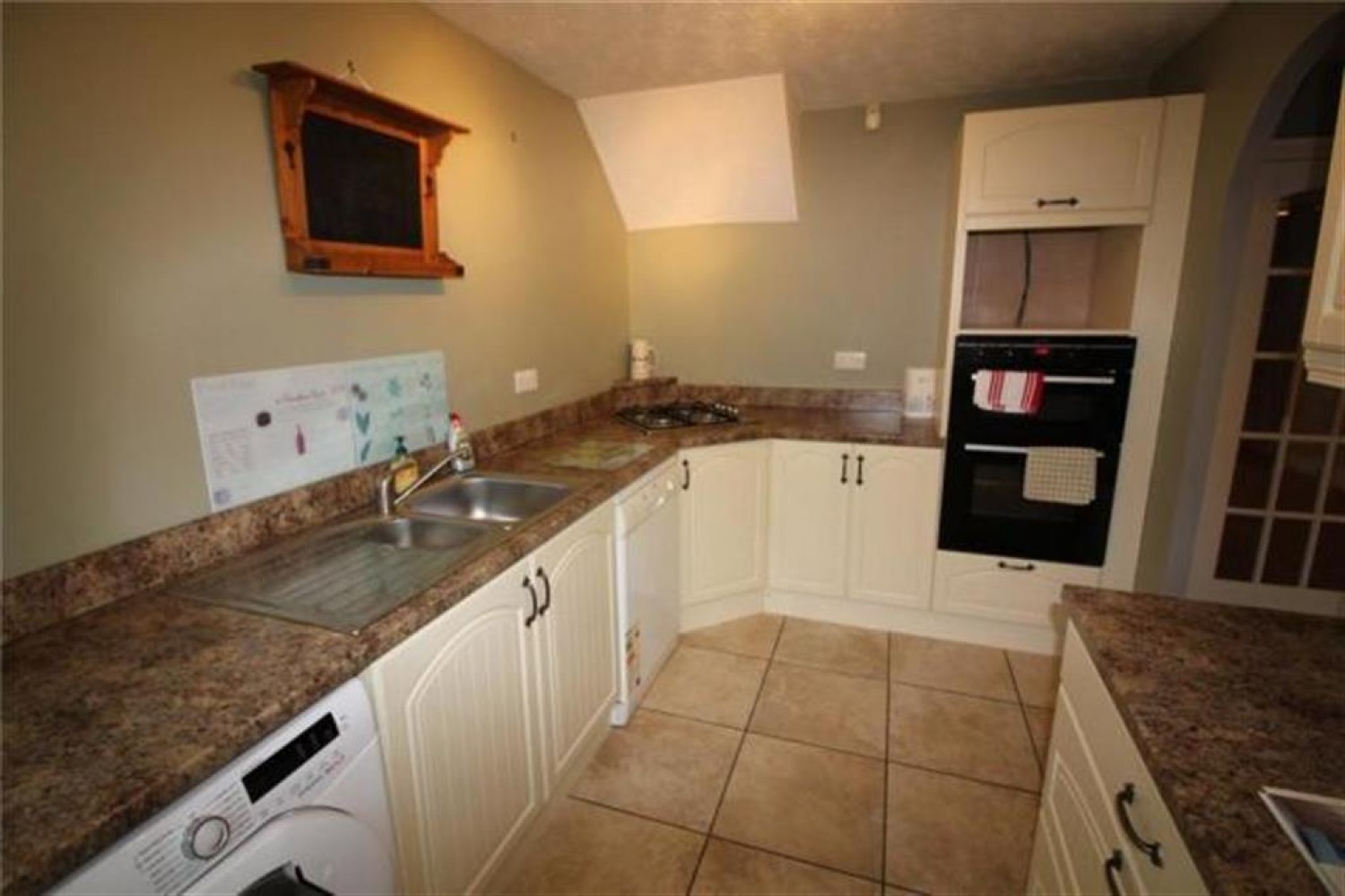 3 bedroom House to let in Musgrave View, LS13 2QN