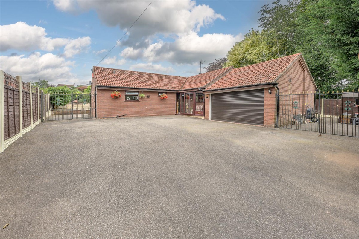 Cross Street, Kingswinford, DY6 9LY
