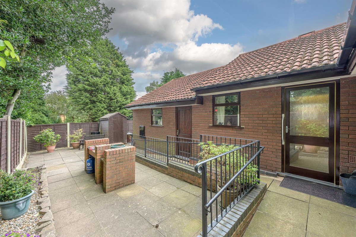 Cross Street, Kingswinford, DY6 9LY