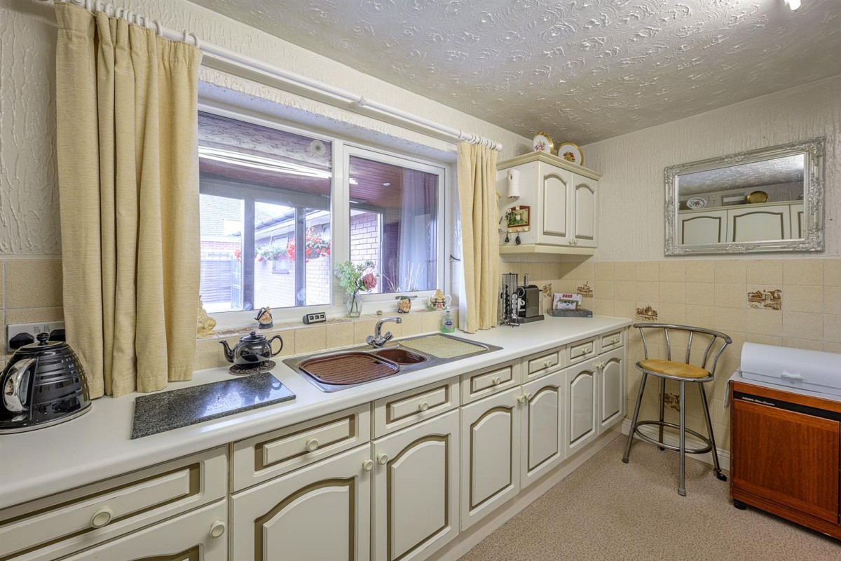 Cross Street, Kingswinford, DY6 9LY
