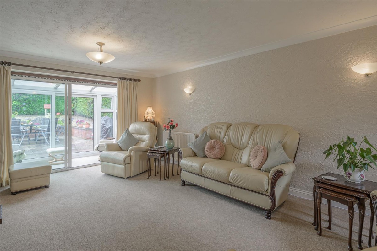 Cross Street, Kingswinford, DY6 9LY