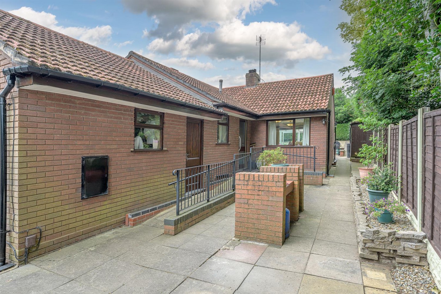 Cross Street, Kingswinford, DY6 9LY