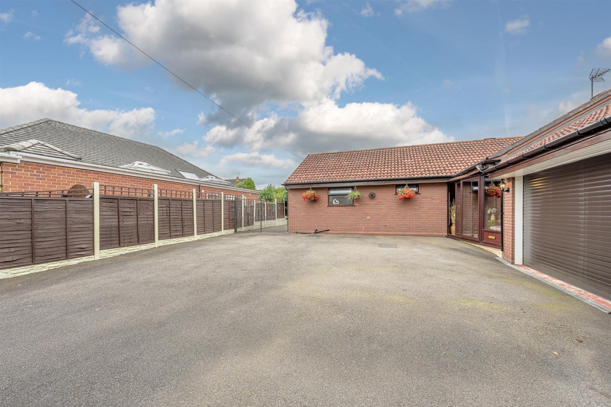 Cross Street, Kingswinford, DY6 9LY