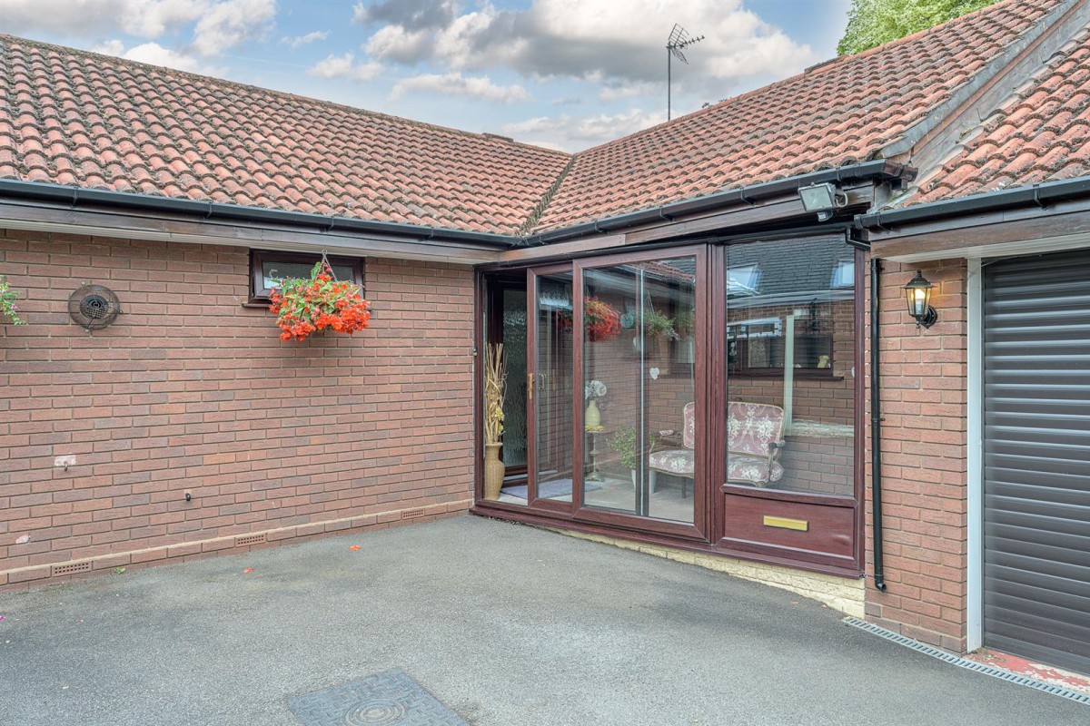 Cross Street, Kingswinford, DY6 9LY