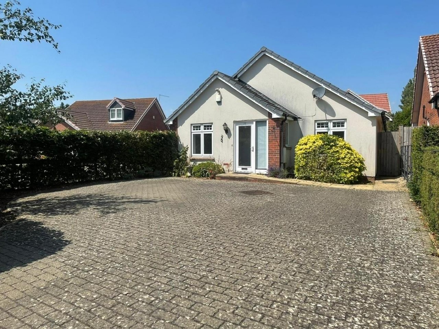 3 bedroom Bungalow for sale in Elstub Lane, Cam, GL11 6JQ