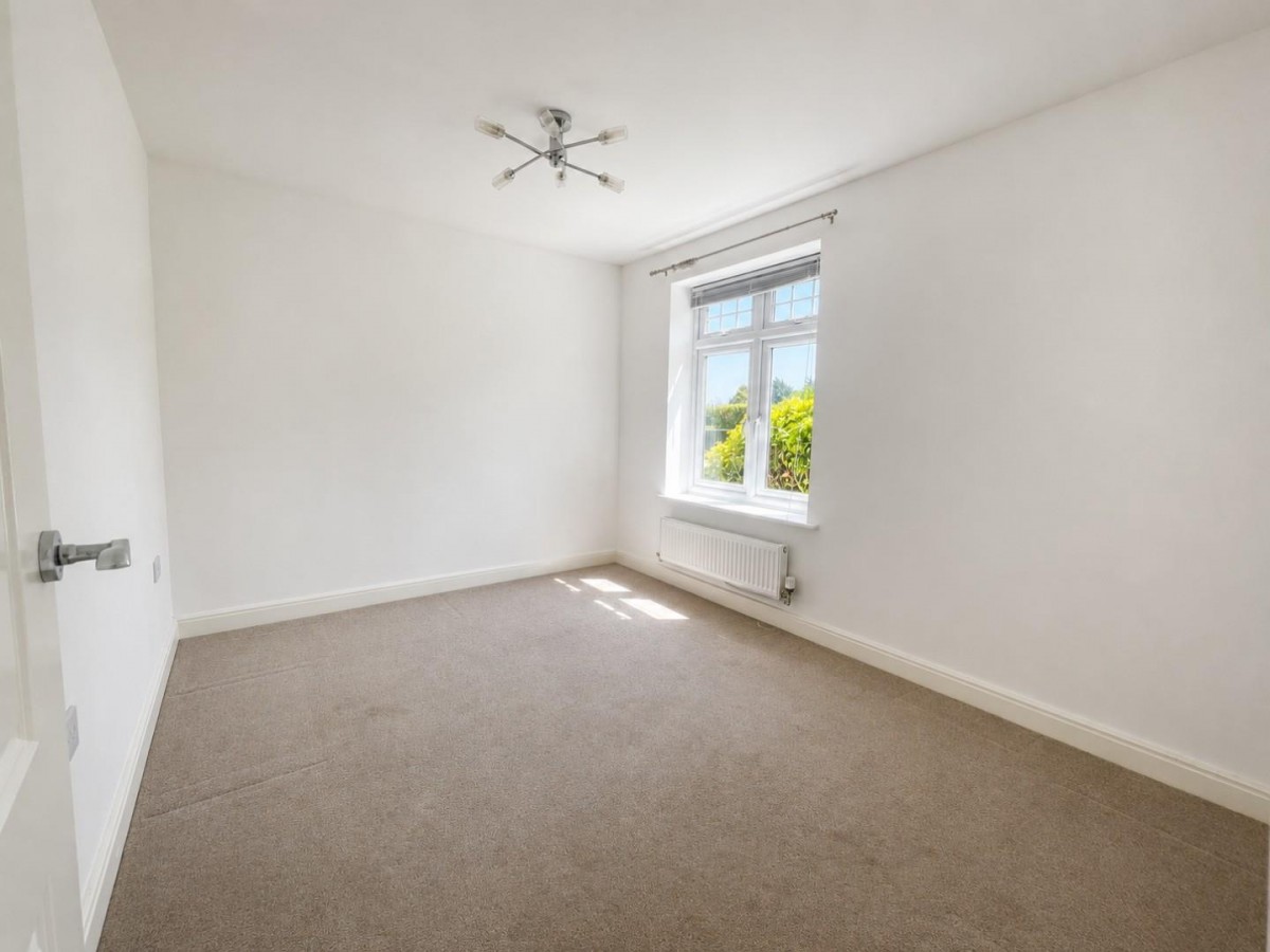 Elstub Lane, Cam, GL11 6JQ