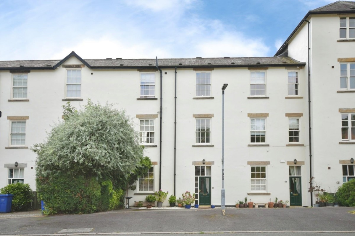 Brearley Hall, Woodmere Drive, Old Whittington, Chesterfield, S41 9TA