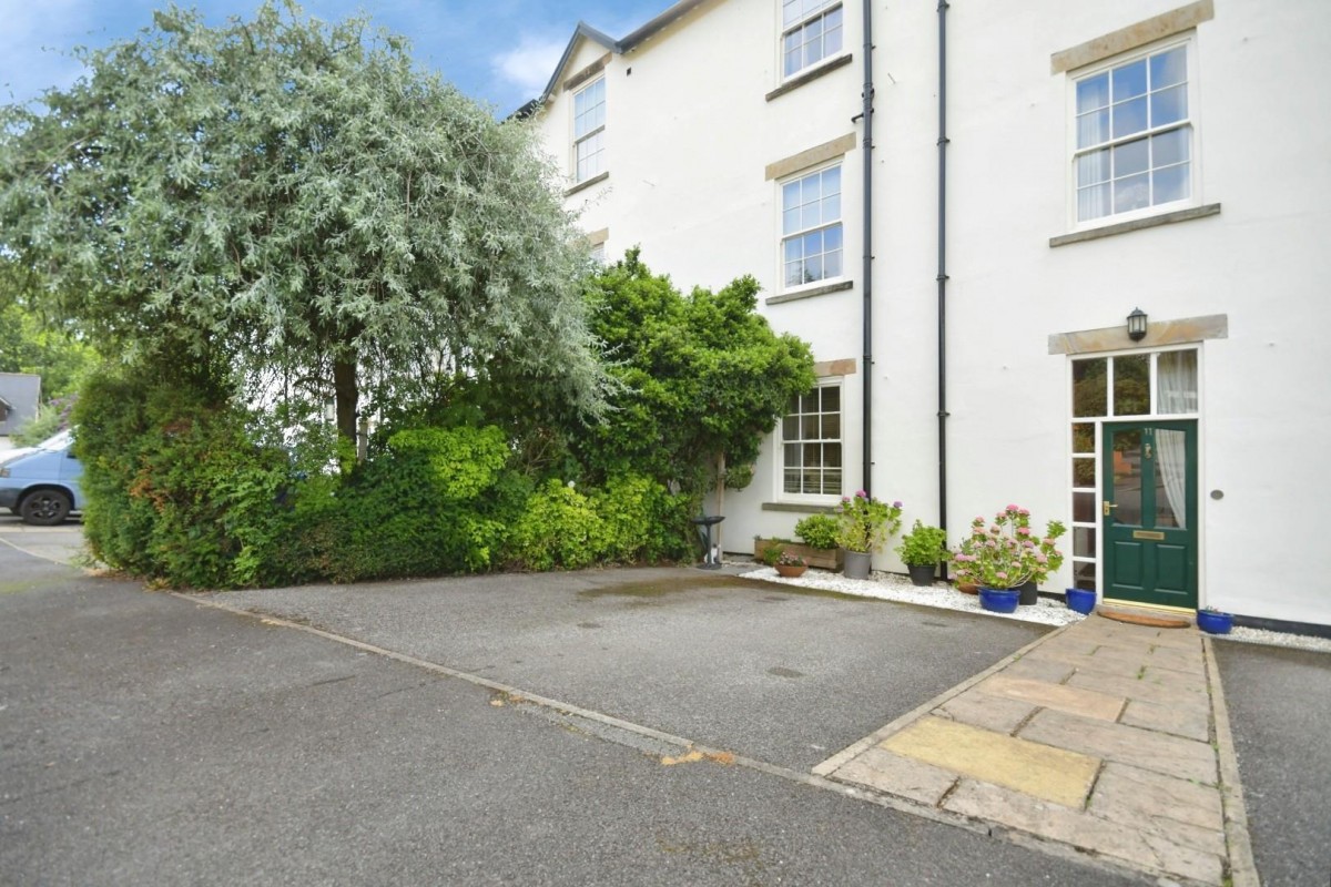 Brearley Hall, Woodmere Drive, Old Whittington, Chesterfield, S41 9TA