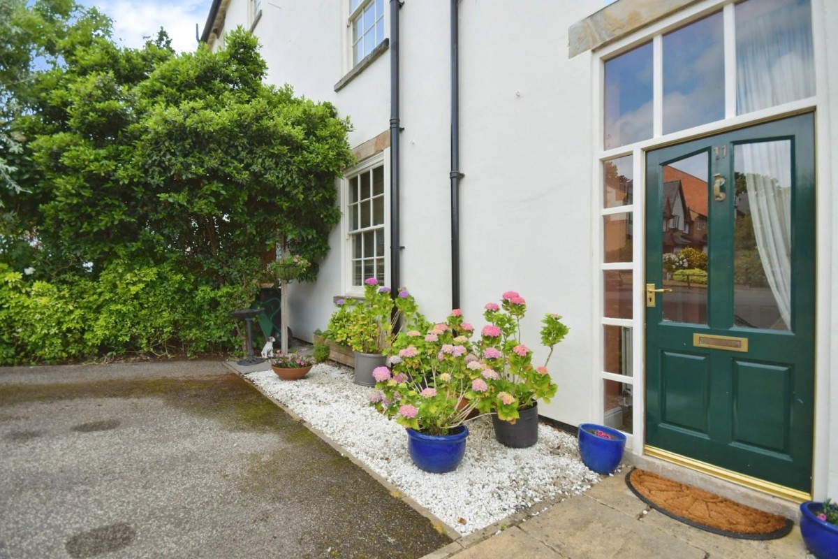 Brearley Hall, Woodmere Drive, Old Whittington, Chesterfield, S41 9TA
