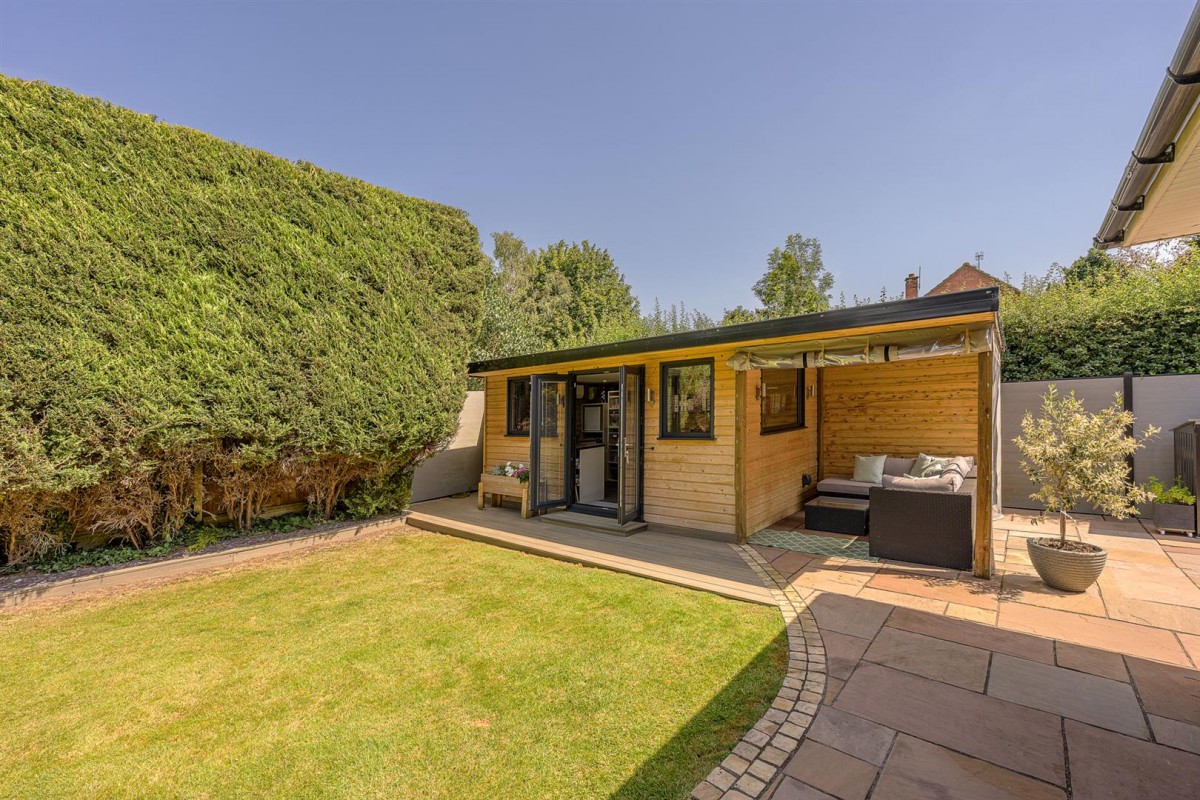 Bridgnorth Road, Himley, DY3 4LJ