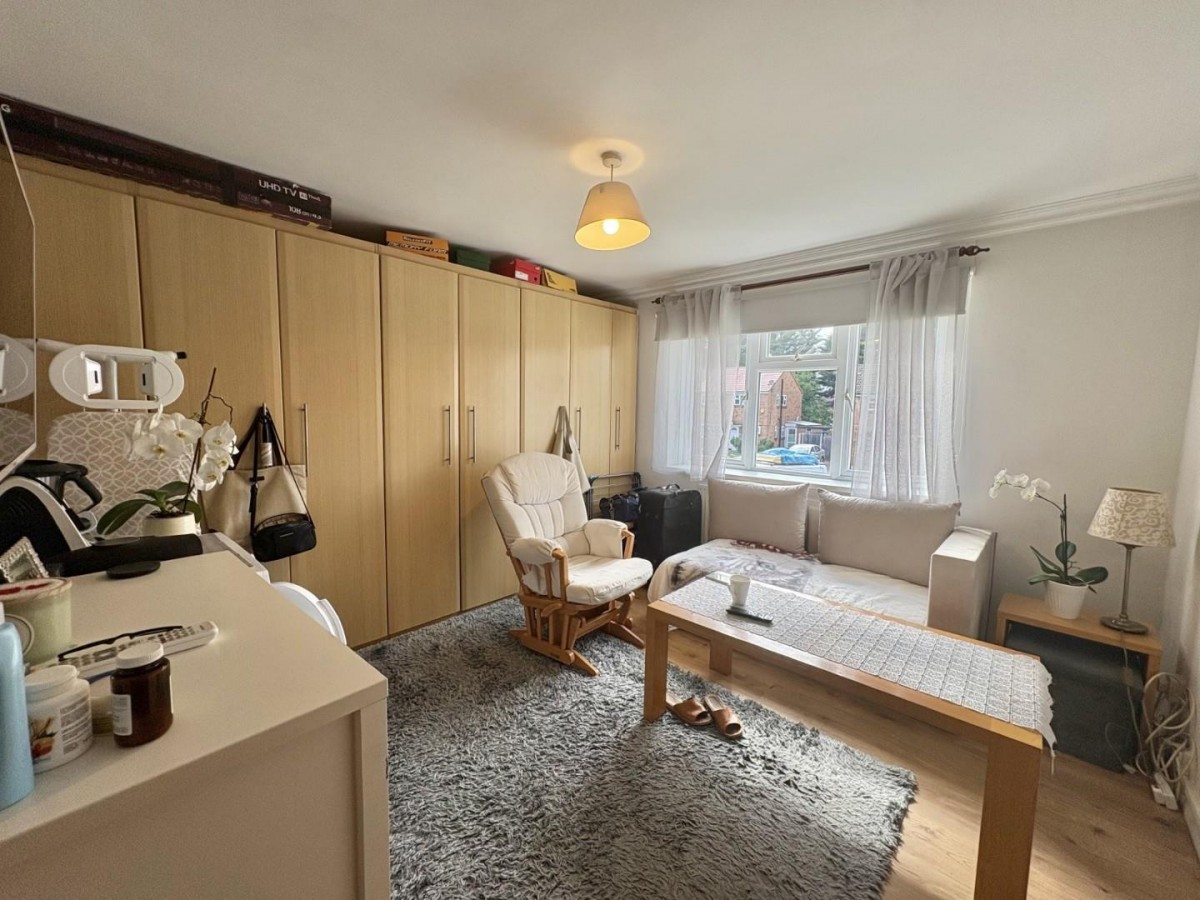 Larch Crescent, Hayes