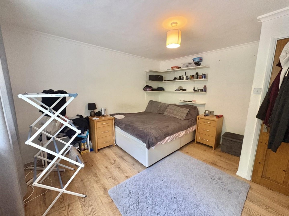 Larch Crescent, Hayes