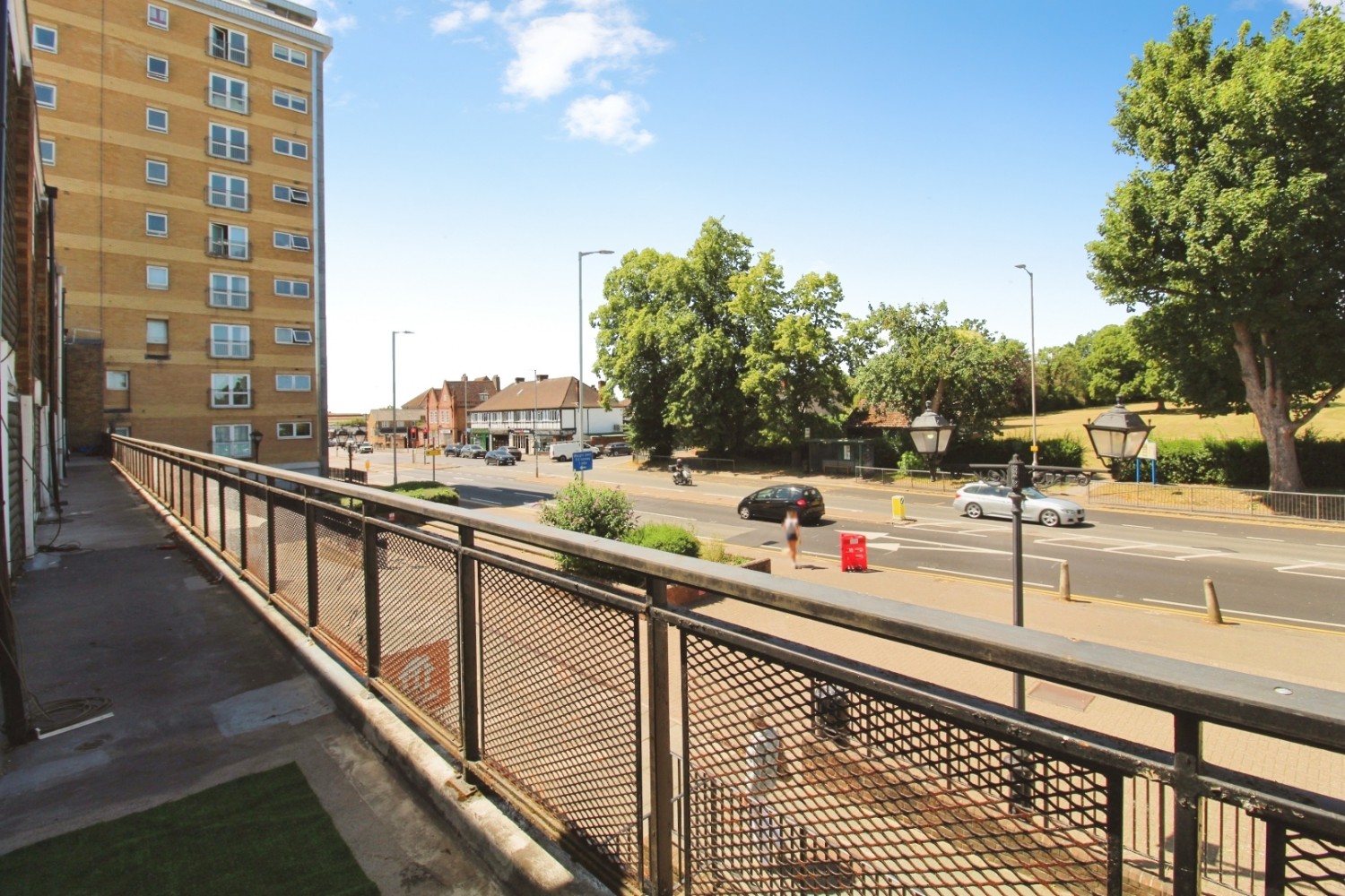 High Road, Broxbourne