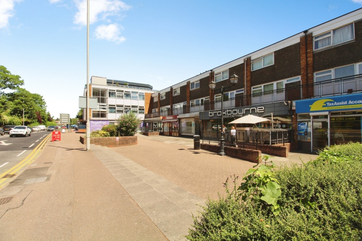 High Road, Broxbourne