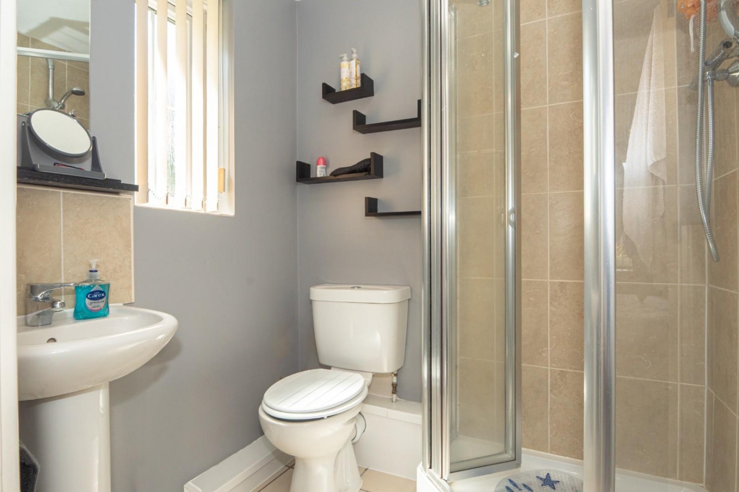 2 bedroom Flat for sale in Broadlands Gardens, Pudsey, LS28 9GD