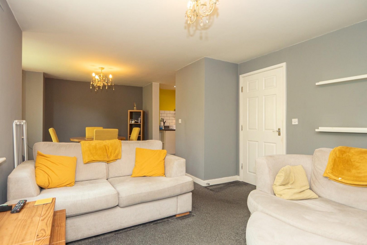2 bedroom Flat for sale in Broadlands Gardens, Pudsey, LS28 9GD