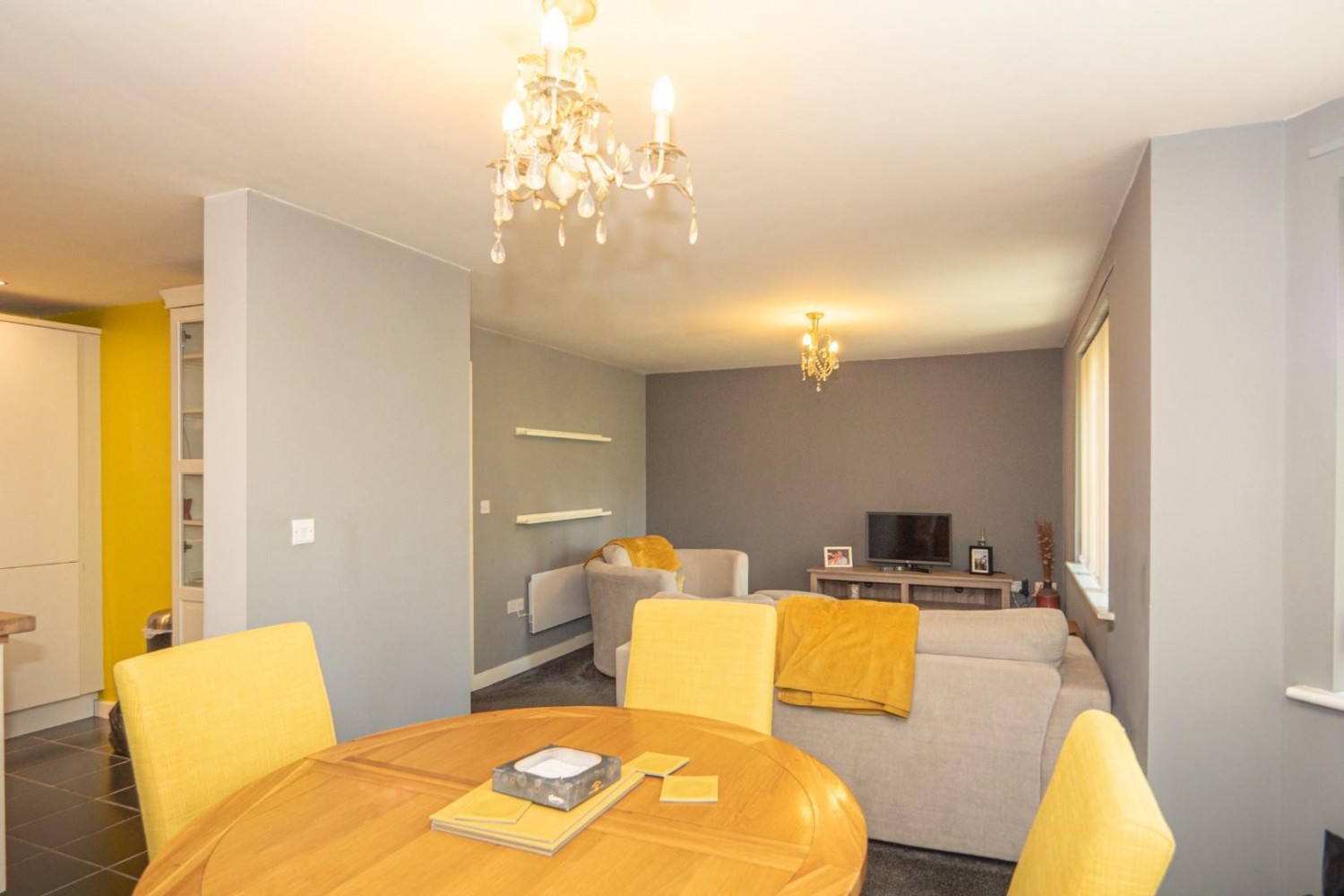 2 bedroom Flat for sale in Broadlands Gardens, Pudsey, LS28 9GD