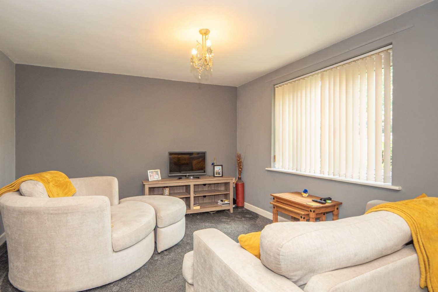 2 bedroom Flat for sale in Broadlands Gardens, Pudsey, LS28 9GD