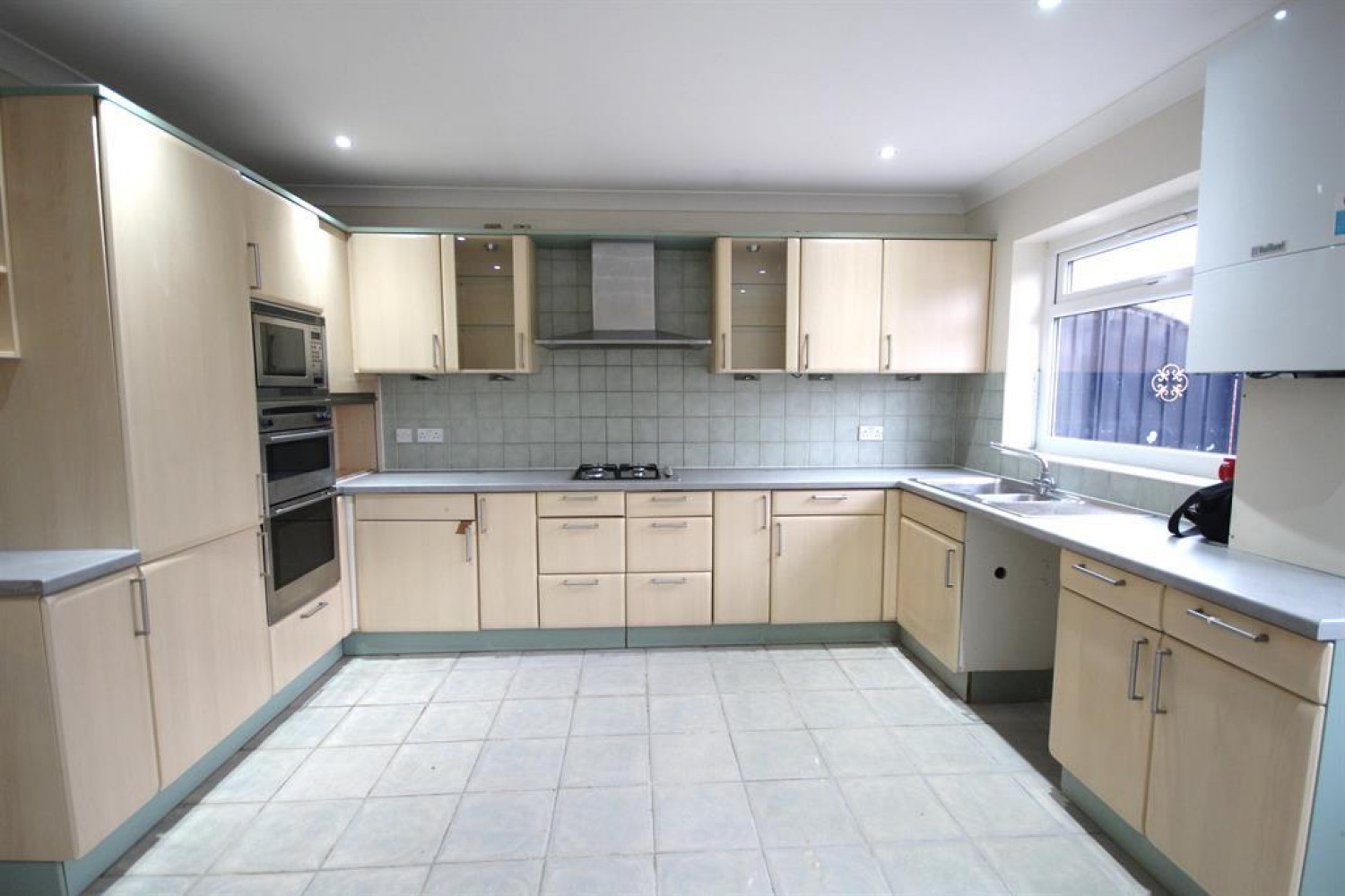Crowland Avenue, Hayes, UB3 4JW