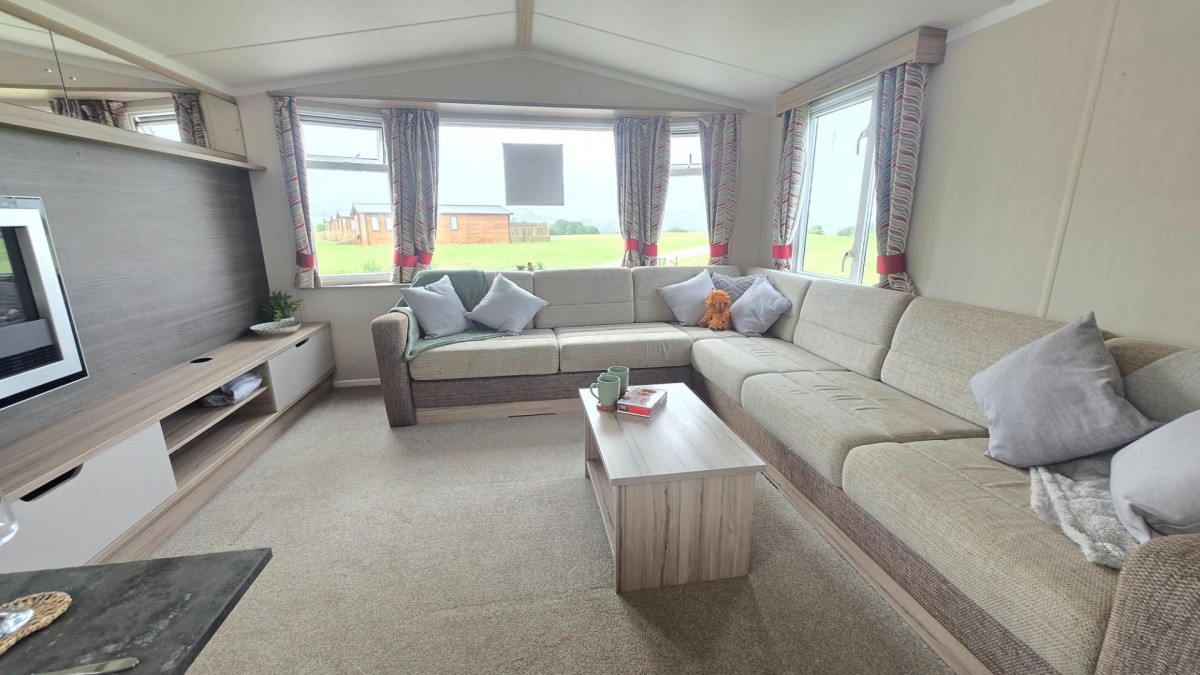 Swift Loire, Scarborough Lodge Retreat, Scarborough