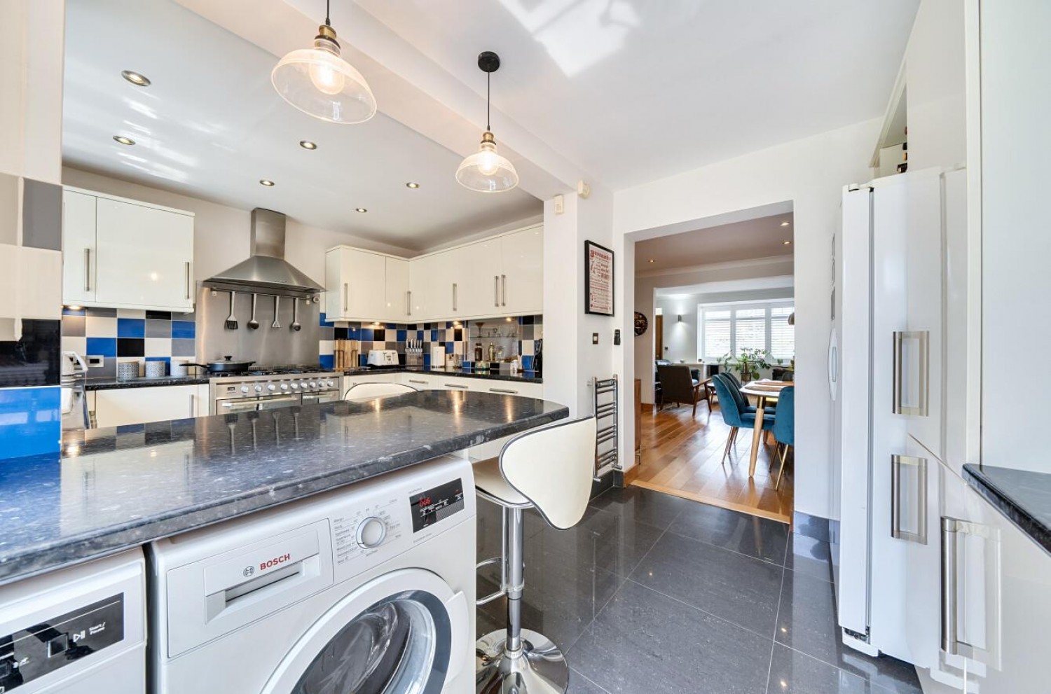 ** PRICE RANGE £550,000 - £580,000 **