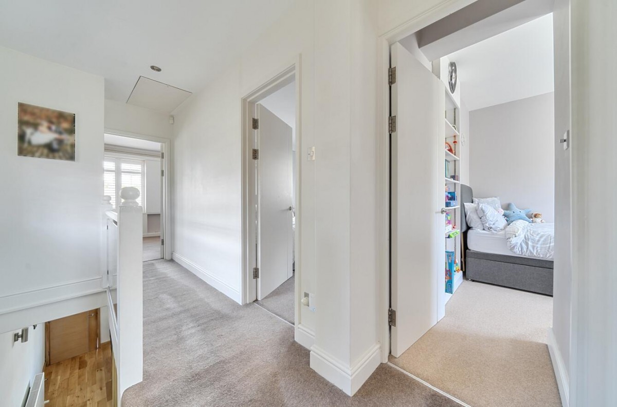 ** PRICE RANGE £550,000 - £580,000 **