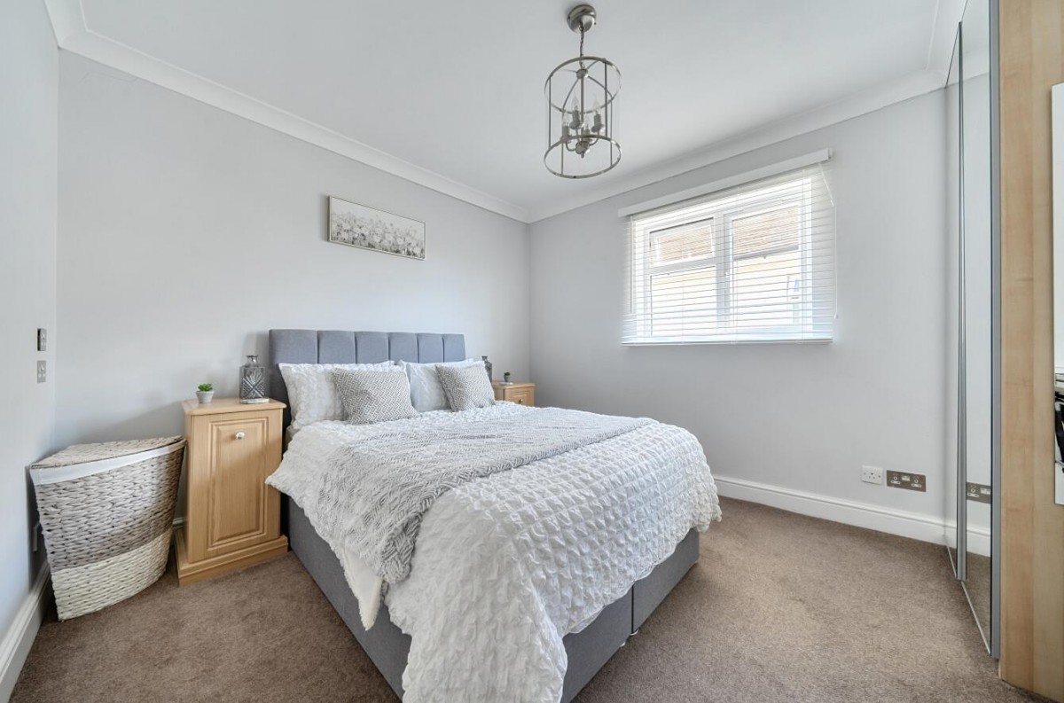 ** PRICE RANGE £550,000 - £580,000 **