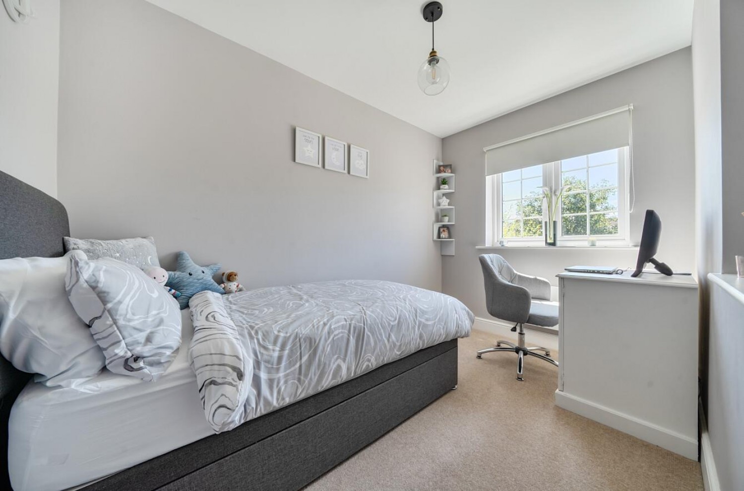 ** PRICE RANGE £550,000 - £580,000 **