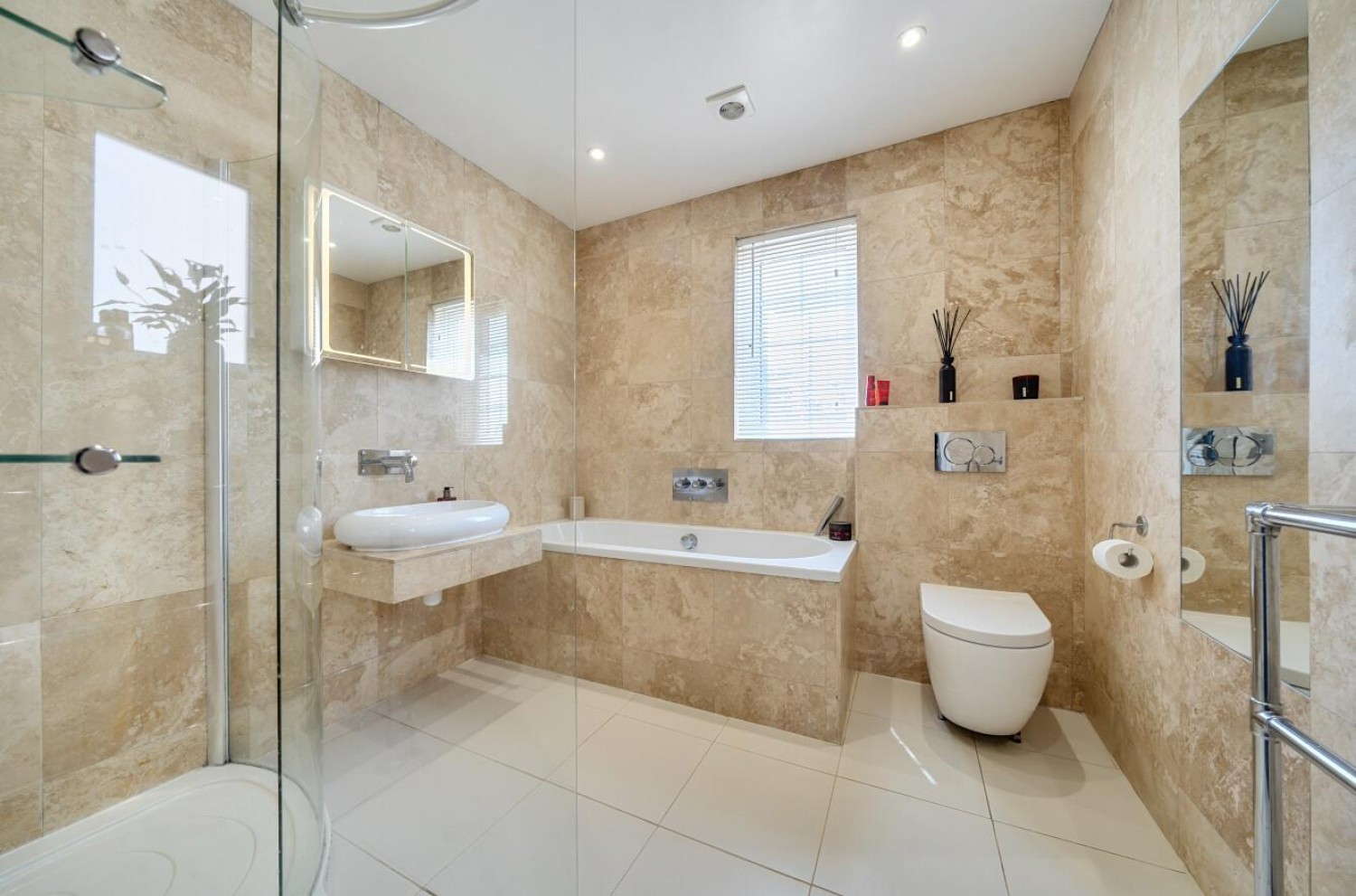 ** PRICE RANGE £550,000 - £580,000 **