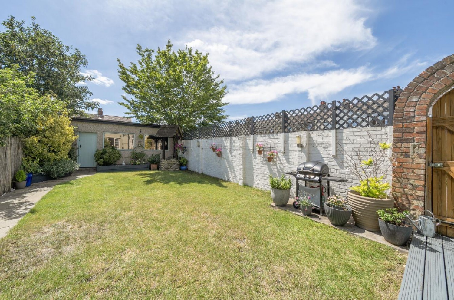 ** PRICE RANGE £550,000 - £580,000 **