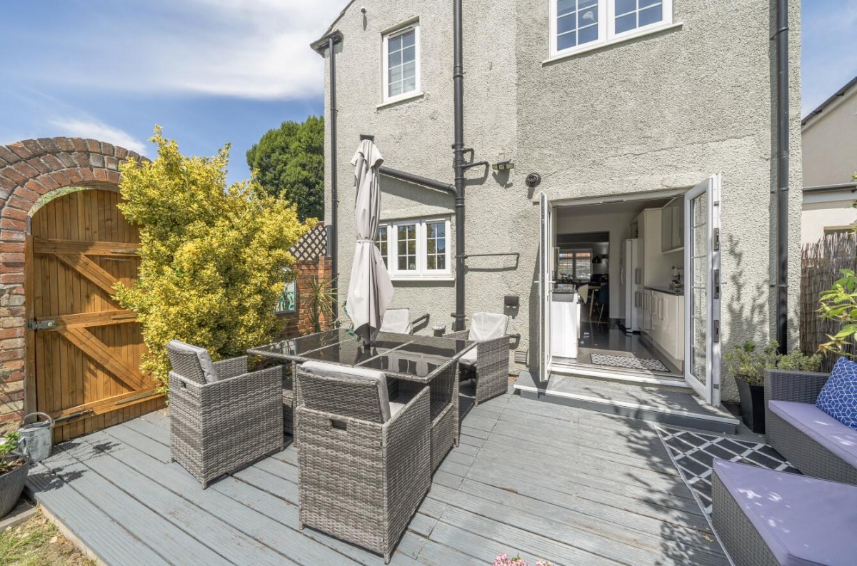 ** PRICE RANGE £550,000 - £580,000 **