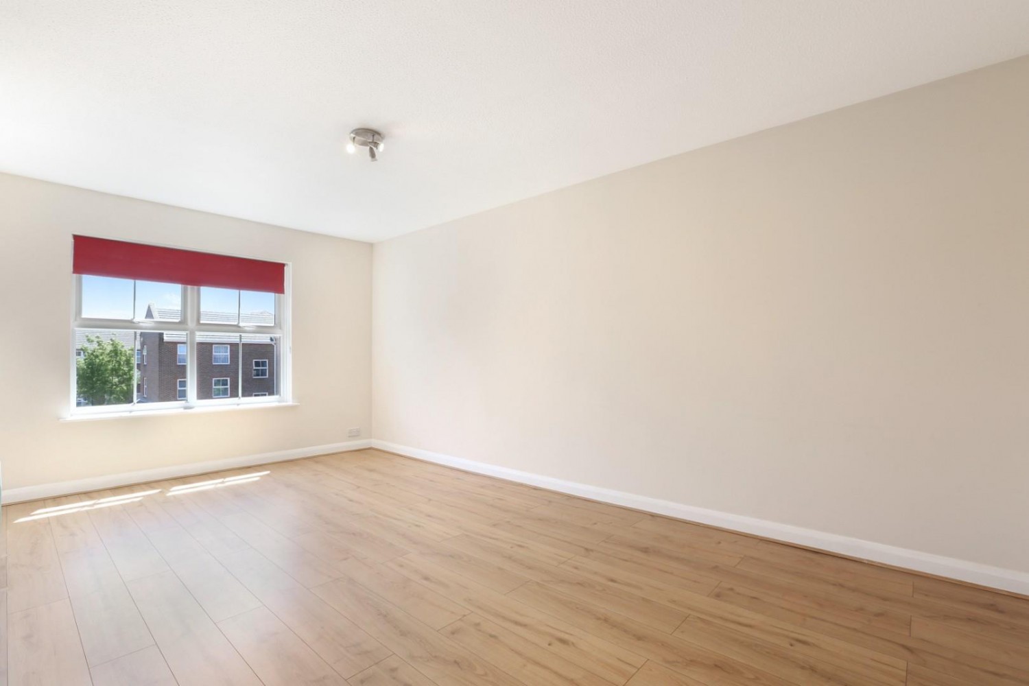 1 bedroom Flat for sale in Paxton Road, London