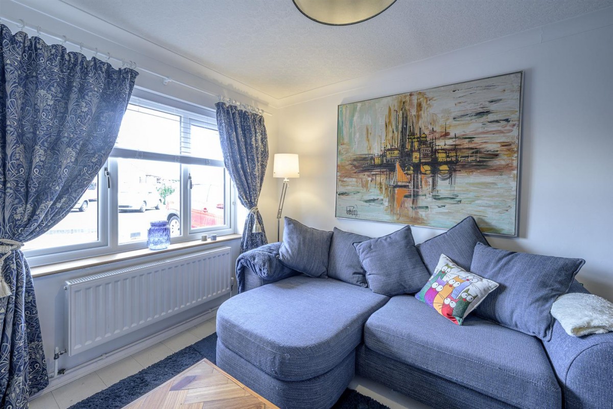 Sunnymede Road, Kingswinford, DY6 8RB