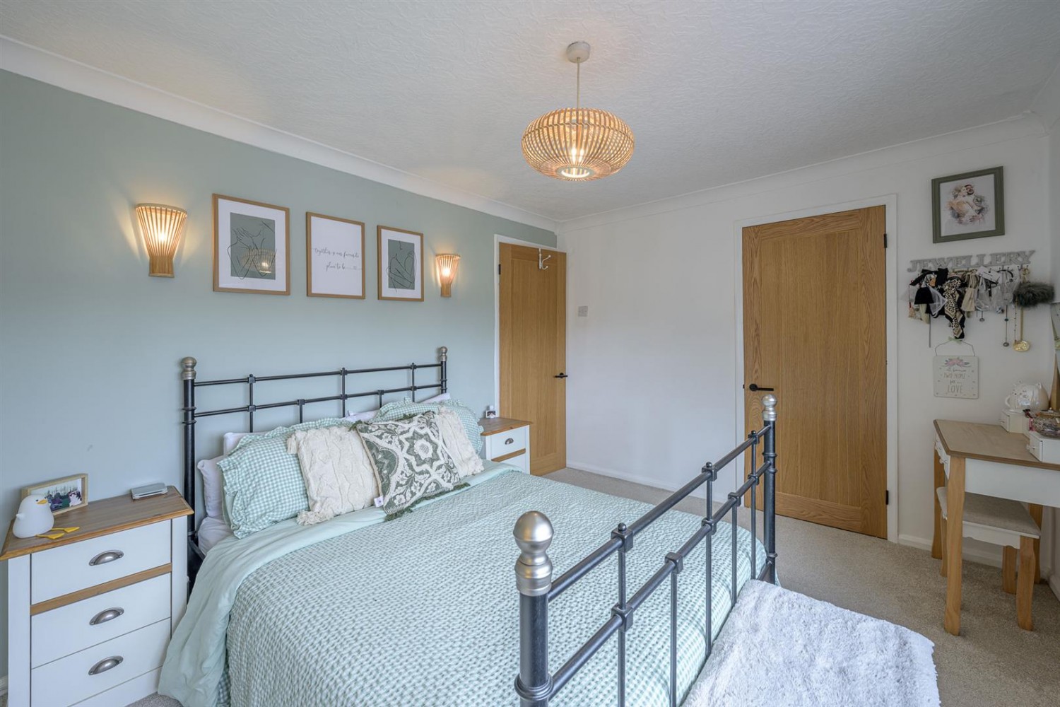 Sunnymede Road, Kingswinford, DY6 8RB