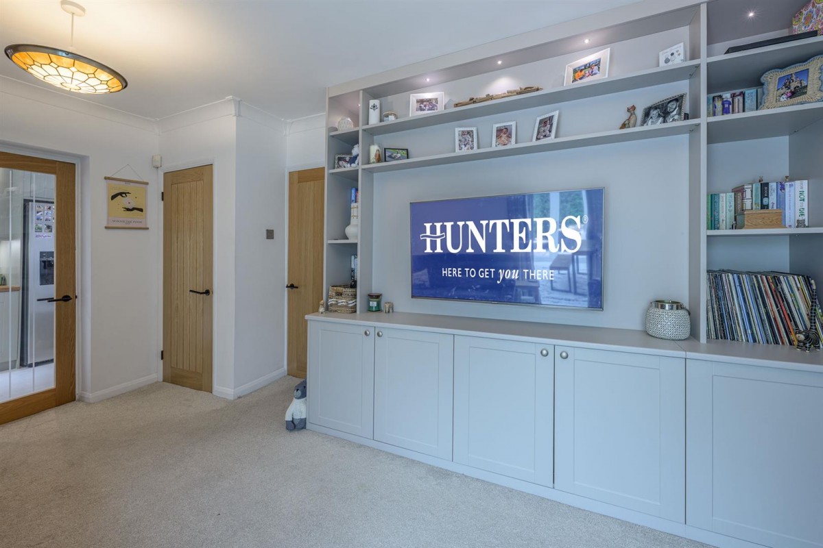 Sunnymede Road, Kingswinford, DY6 8RB