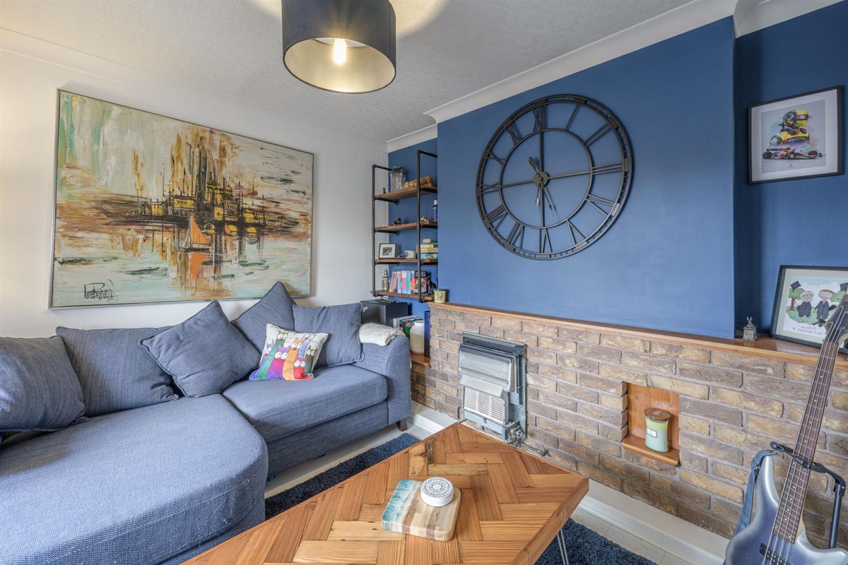Sunnymede Road, Kingswinford, DY6 8RB