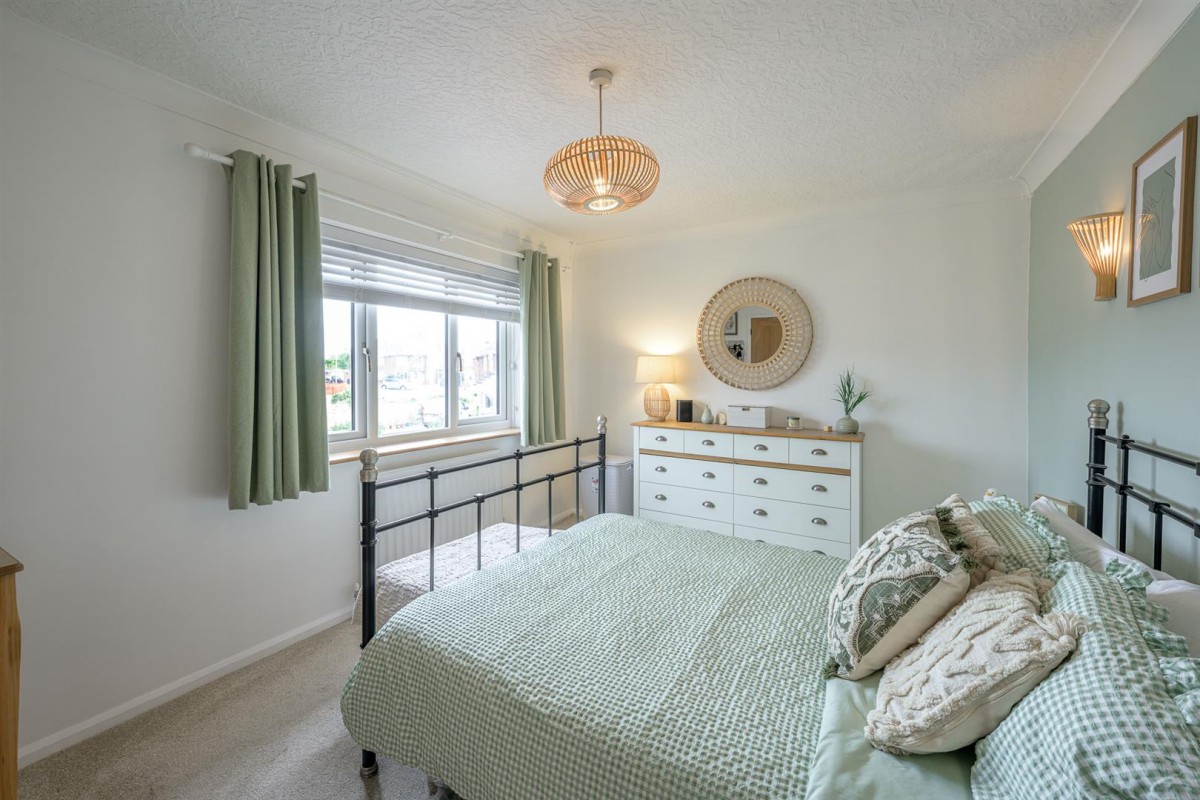 Sunnymede Road, Kingswinford, DY6 8RB