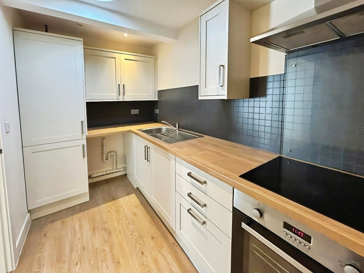 2 bedroom Flat to let in New Penkridge Road, Cannock, WS11 1HN