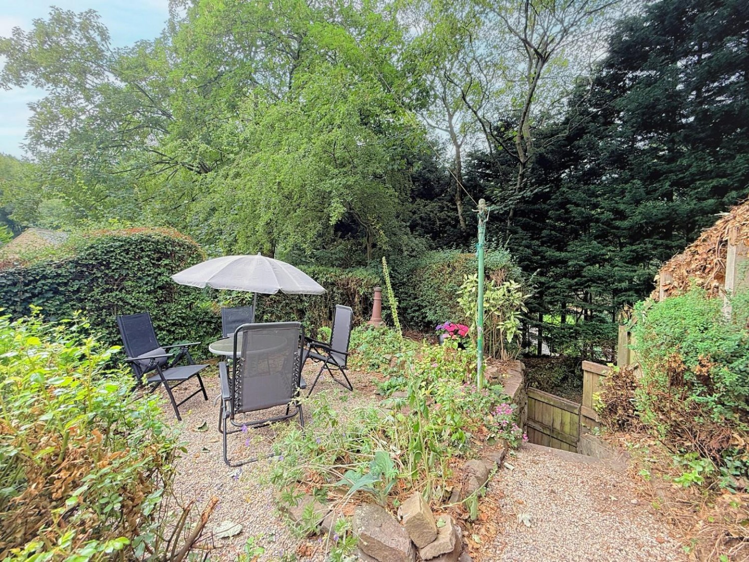 2 bedroom House for sale in Ravenscliffe Road, Calverley, Pudsey