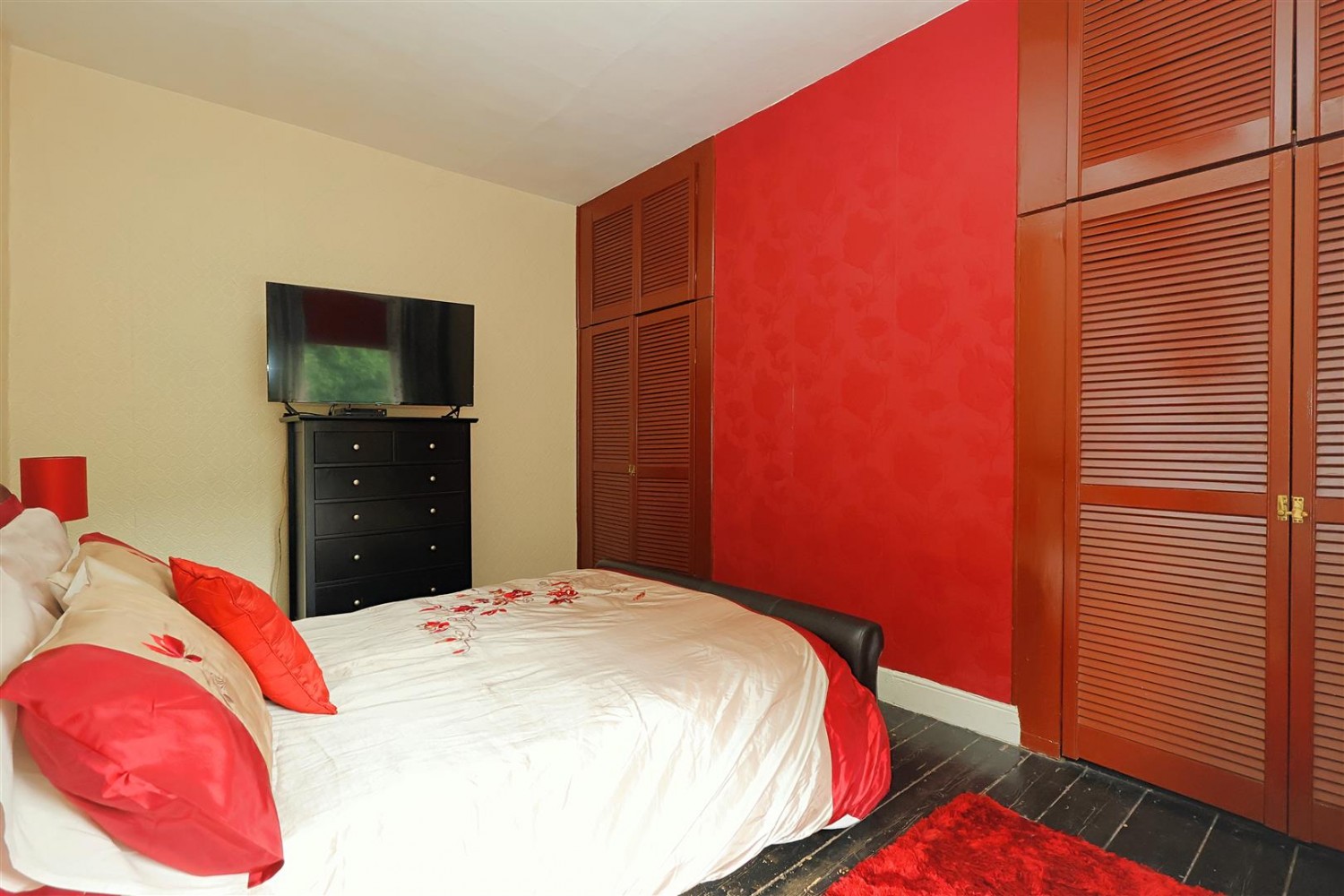 2 bedroom House for sale in Ravenscliffe Road, Calverley, Pudsey