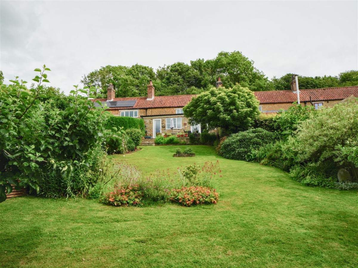 Dale Cottages, Brandsby, York, YO61 4RB