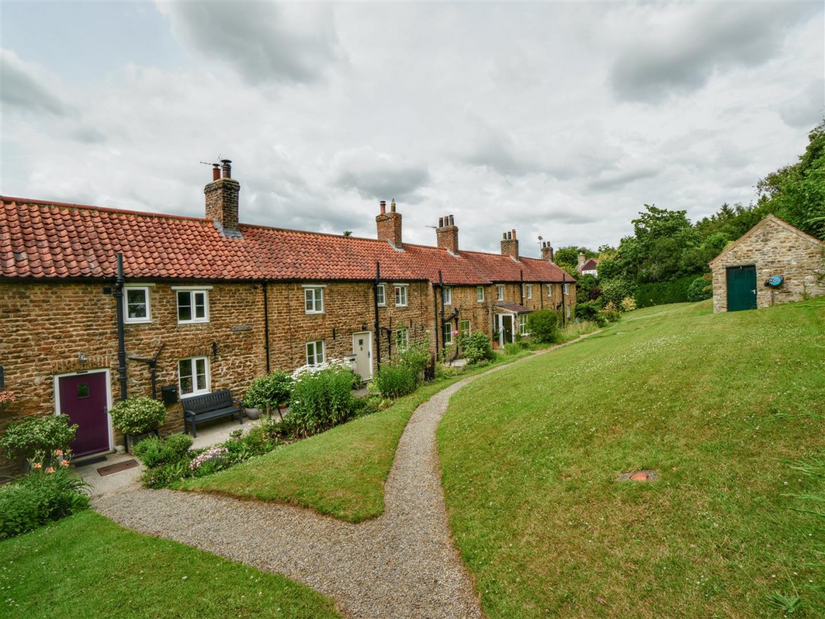 Dale Cottages, Brandsby, York, YO61 4RB
