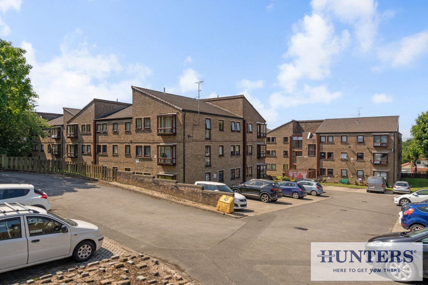 2 bedroom Flat for sale in Banksfield Avenue, Yeadon, Leeds