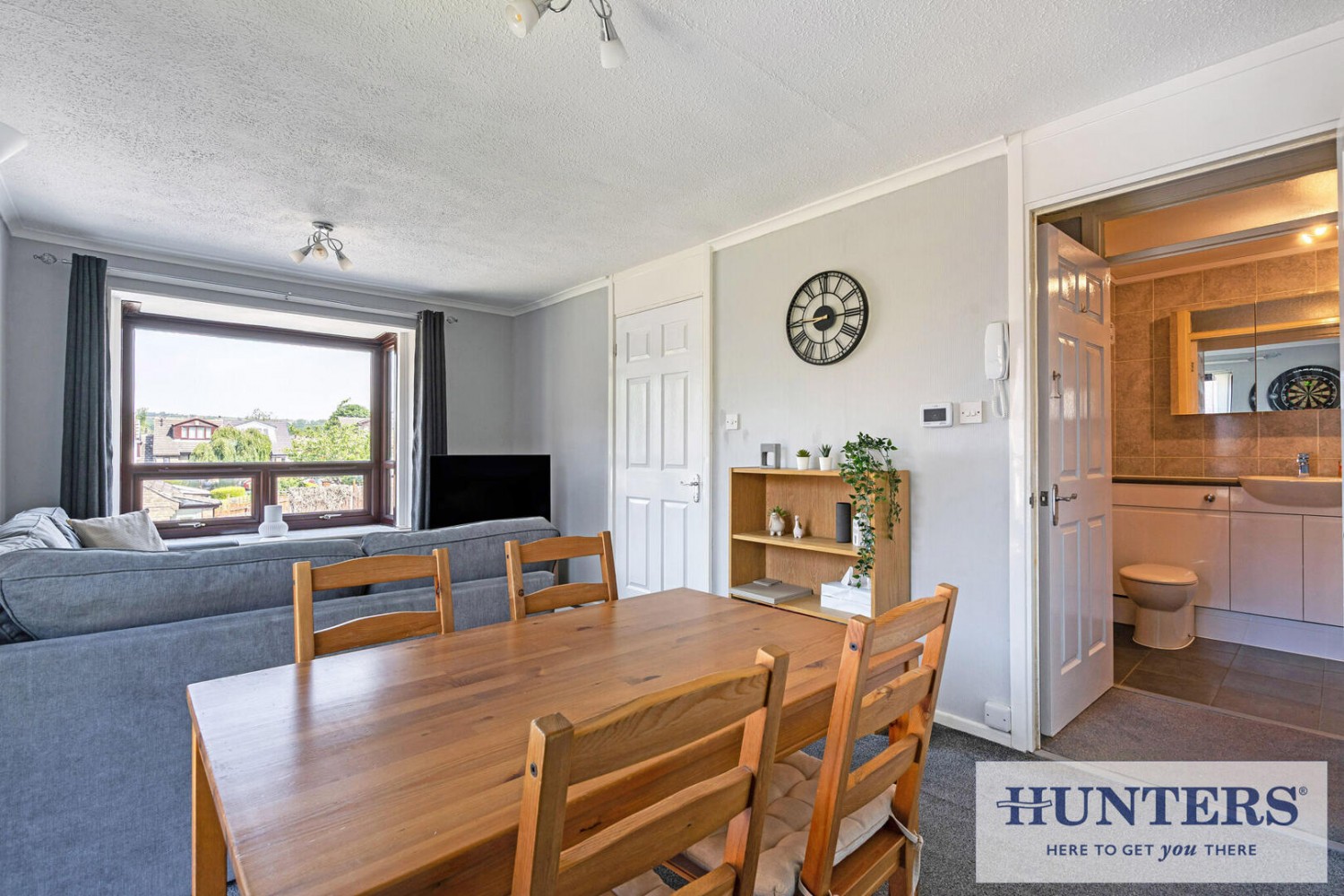 2 bedroom Flat for sale in Banksfield Avenue, Yeadon, Leeds