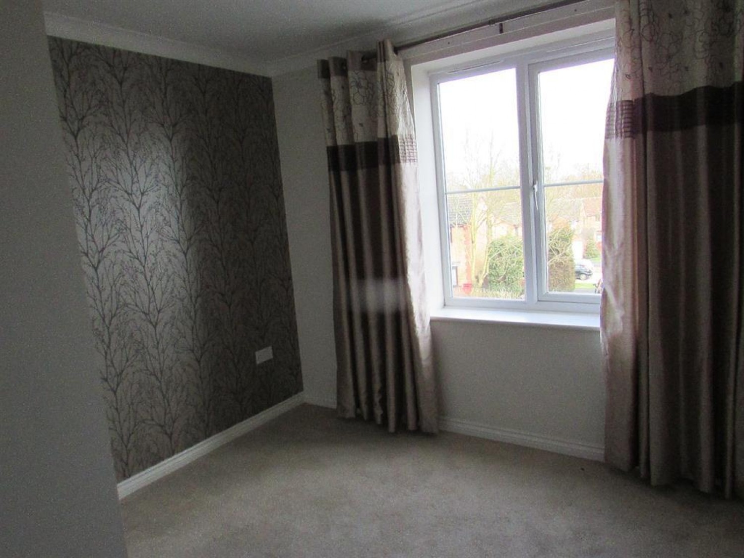 2 bedroom Flat to let in Pinetree house, The Laurels B78 3EJ