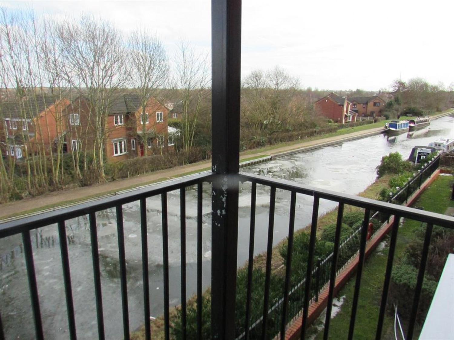 2 bedroom Flat to let in Pinetree house, The Laurels B78 3EJ